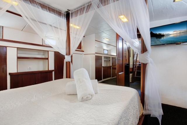 Charming Boat In Barcelona - Perfect Getaway Hotel Sant Adria de Besos Luaran gambar