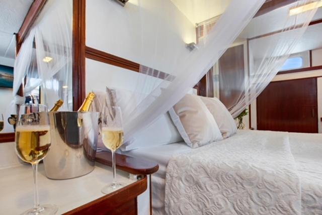 Charming Boat In Barcelona - Perfect Getaway Hotel Sant Adria de Besos Luaran gambar