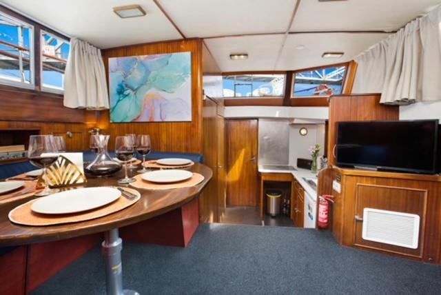 Charming Boat In Barcelona - Perfect Getaway Hotel Sant Adria de Besos Luaran gambar