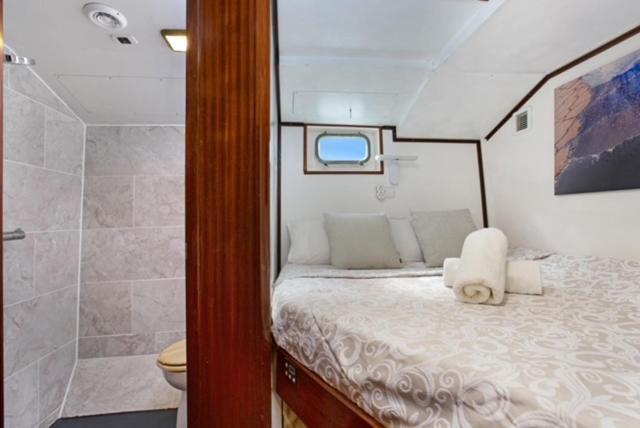 Charming Boat In Barcelona - Perfect Getaway Hotel Sant Adria de Besos Luaran gambar