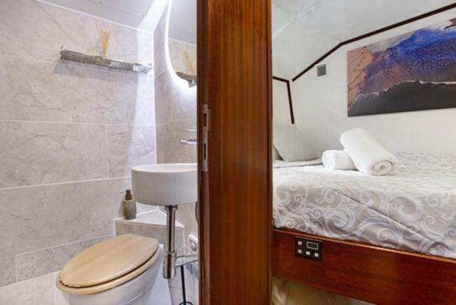 Charming Boat In Barcelona - Perfect Getaway Hotel Sant Adria de Besos Luaran gambar