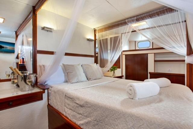 Charming Boat In Barcelona - Perfect Getaway Hotel Sant Adria de Besos Luaran gambar